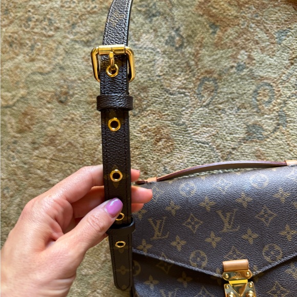 Louis Vuitton Pochette Métis - Picture 11 of 17
